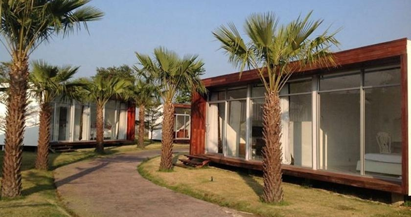 Hop N Hip Hotel, 沙功那空 — 照片 1
