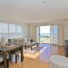 Caves Coastal Bar & Bungalows, Caves Beach — photo 4