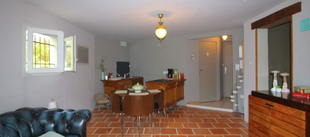 2 Tastefully Furnished Gites With Private Pool, 1km From Faucon, 福孔 — 照片 1