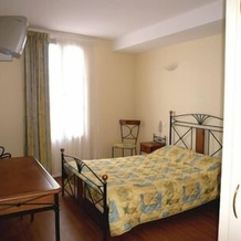 Hotel Le Relais Des Deux Vallees, Castelnau-de-Montmiral — photo 2