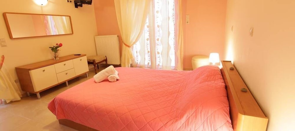 Bussiness Maisonette Getaway 5 min From the Beach, Aliveri — photo 1