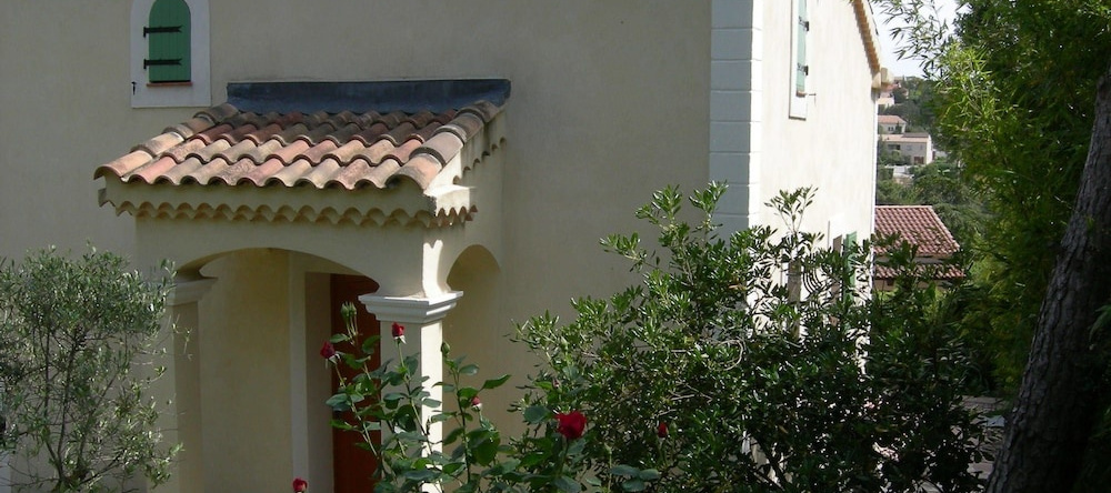 Les Oliviers, Carnoux-en-Provence — photo 1