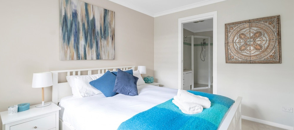 3-bed With Beach Views and Entertainment Area, Denhams Beach — photo 1