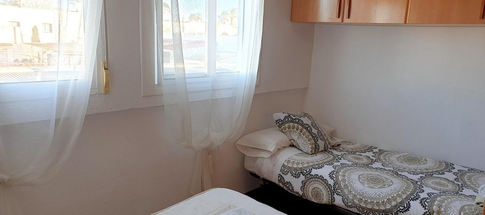 Apartment With one Bedroom in Poble Nou, With Furnished Terrace and Wifi - Near the Beach, 安波斯塔 — 照片 1
