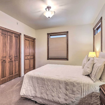 Cozy Central Glenwood Springs Condo w/ 2 Decks!, 格伦伍德斯普林斯 — 照片 4