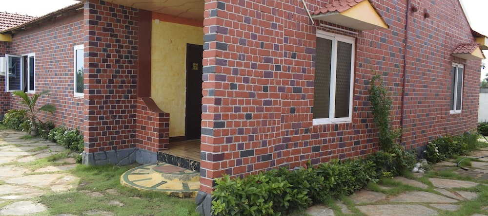 Navagiraga Resorts & Hotel, Sirkazhi — photo 1