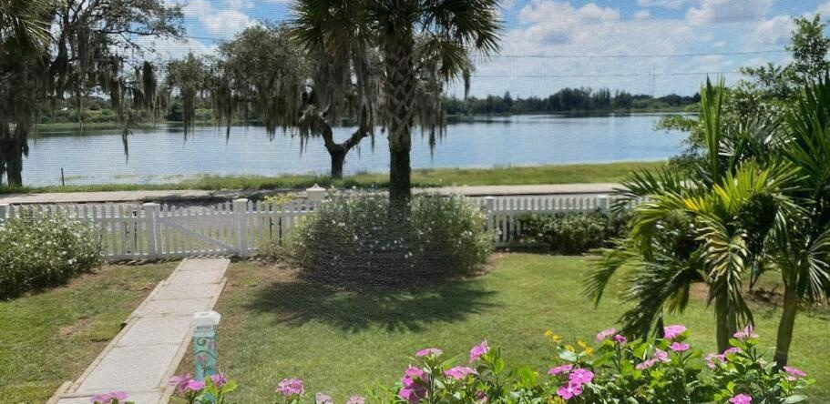 Charming 1935 Florida Cottage overlooking Lake Tulane, 埃文帕克 — 照片 1