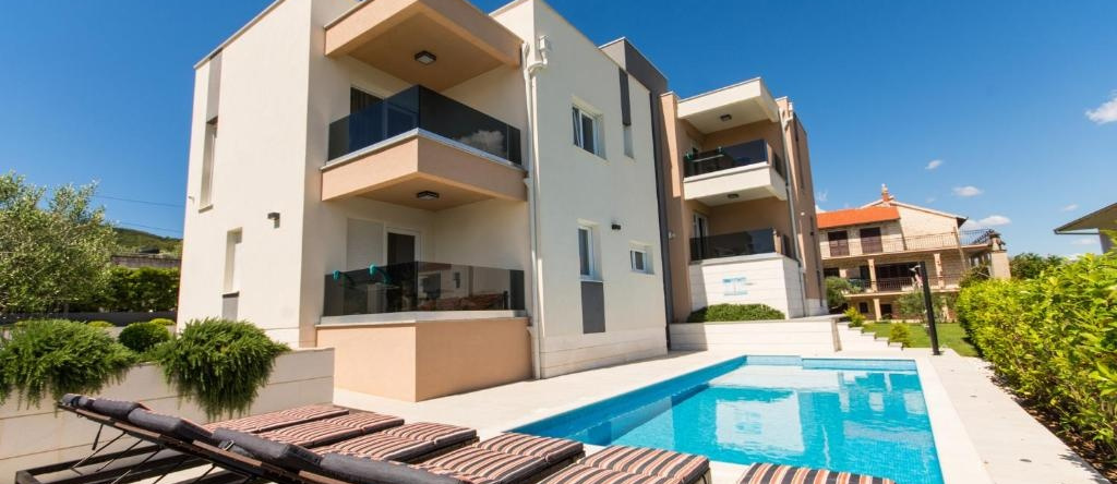 Villa Piramida, Arbanija — photo 1