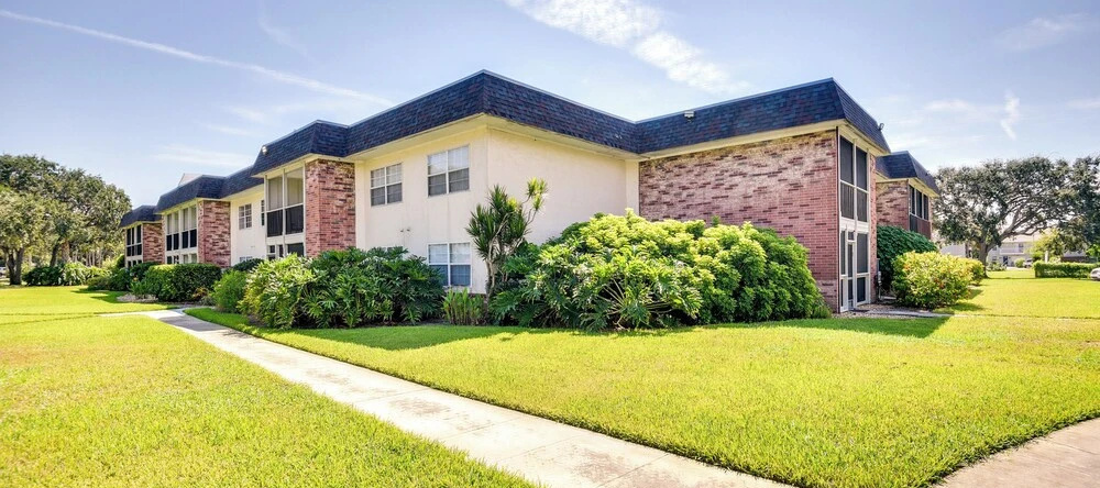 New Smyrna Beach Condo: Pool Access, Walk To Beach, Нью-Смирна-Бич — фото 1