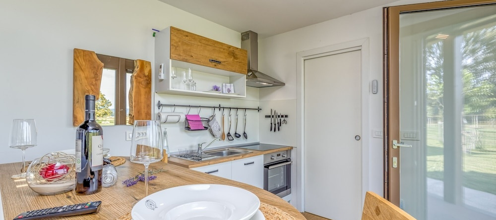 Riverside Suite Mare Private Beach, Metlika — photo 1