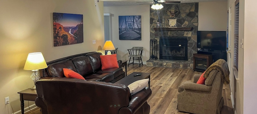 Creekfront Cabin Near Chattanooga W/ Hot Tub!, Ултюа — фото 1