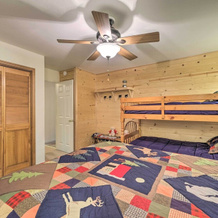 Cozy Camp Connell Cabin: Large Game Room & Decks!, Dorrington — photo 4