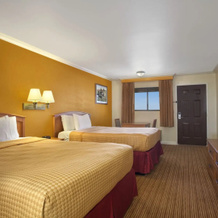 Red Lion Inn & Suites Lemoore, Lemoore — photo 2