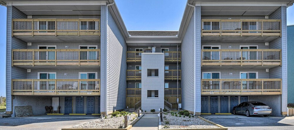 Beachfront Nags Head Condo w/ Private Balcony!, 纳格斯黑德 — 照片 1