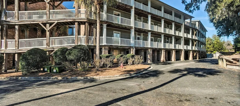 3rd-floor Riverfront Condo: Walk to Downtown Eats!, Darien — photo 1