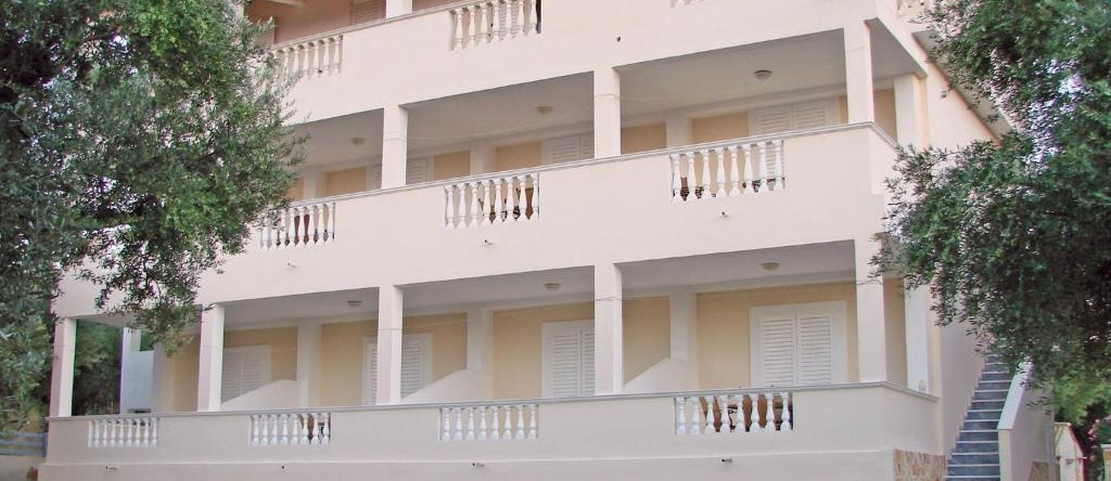Pouliezos Koklanis Zante Apartments, Аликес — фото 1