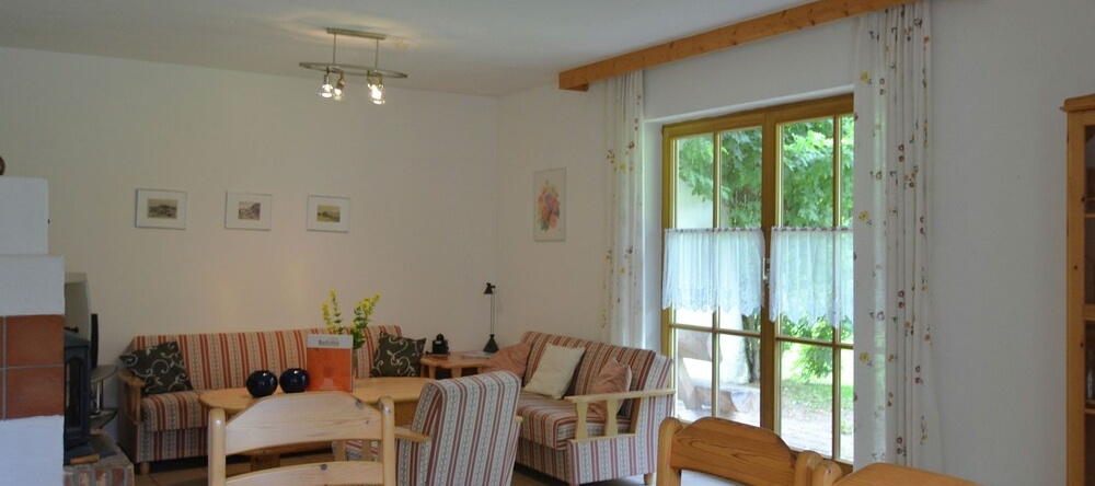 Modern Holiday Home in Bischofsmais With Balcony, 比绍夫斯迈斯 — 照片 1
