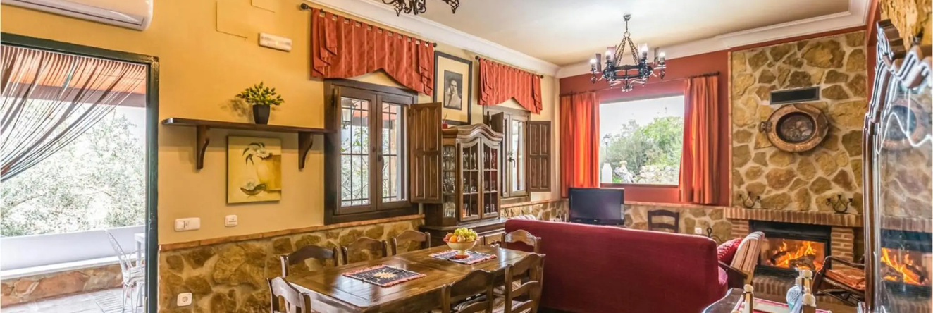 Amazing home in Crdoba with 4 Bedrooms, Private swimming pool and Outdoor swimming pool, 卡尔卡布埃 — 照片 1
