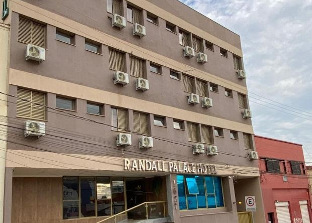 Randall Palace Hotel, 塞尔唐济纽 — 照片 1