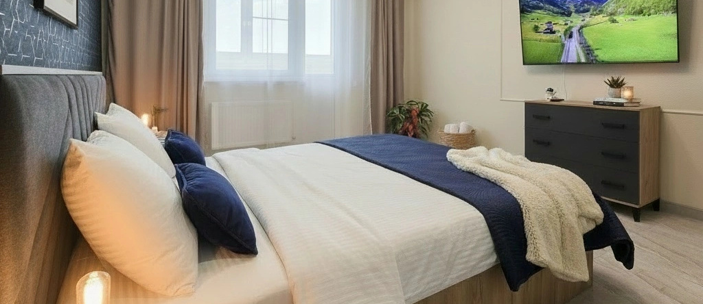 Uyutnyy Tsentr: Garderobnaya i Shkaf Na Chetverykh + Vid s Ptich'yego Poleta Apartments, 克拉斯诺达尔 — 照片 1
