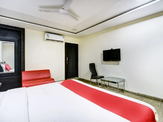 Hotel Royal Palace by OYO Rooms, 苏丹普尔 — 照片 1