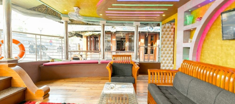 Oyo 22272 Houseboat Anugraha 8 Bhk, Амбалапужа — фото 1