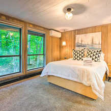 Pet-Friendly Pocono Pines Rental W/ Hot Tub!, Поконо-Пайнс — фото 3