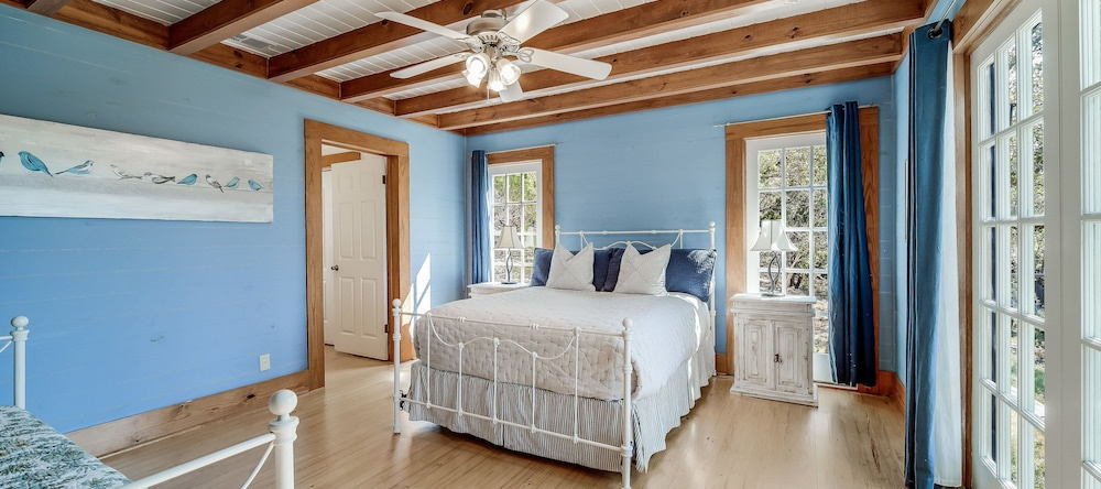 Lake Travis Waterfront Retreat, 莱克韦 — 照片 1