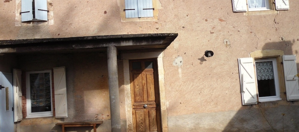 House With 2 Bedrooms in Puycelsi, With Wonderful Mountain View and En, 皮塞尔西 — 照片 1