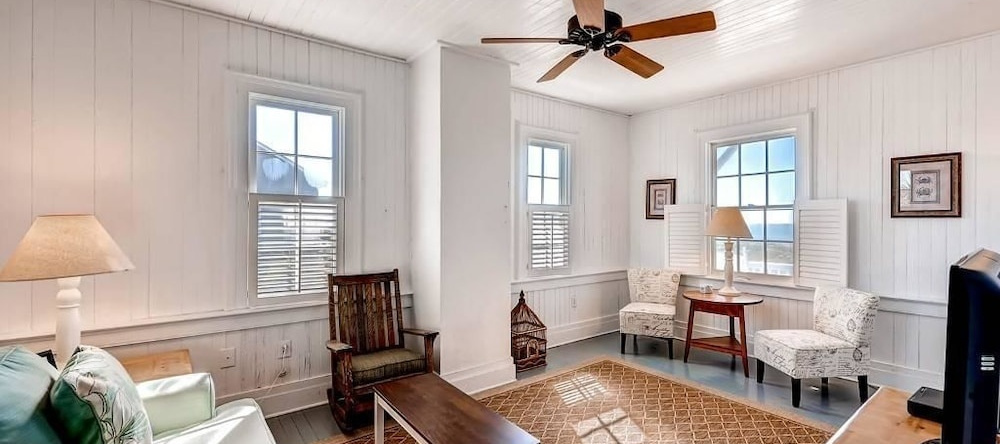 Captain Charlie s 1 3 Bedroom Holiday Home By Bald Head Island, Bald Head Island — photo 1
