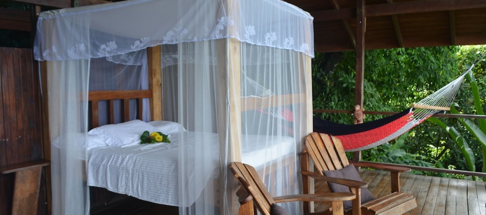 Lookout Inn Beach Rain Forest Eco Lodge, Карате — фото 1