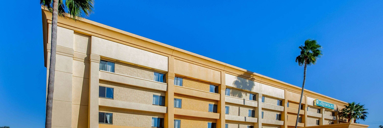La Quinta Inn & Suites by Wyndham Houston Baytown East, 贝敦 — 照片 1