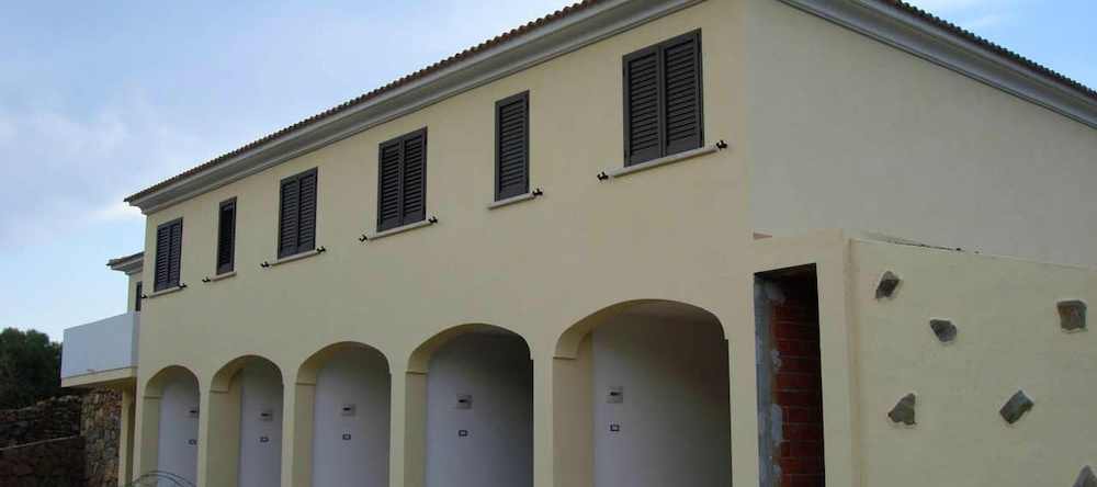 House With 2 Bedrooms In Tanaunella, With Wonderful Sea View And Furnished Terrace - 200 M From The Beach, Виллановафорру — фото 1
