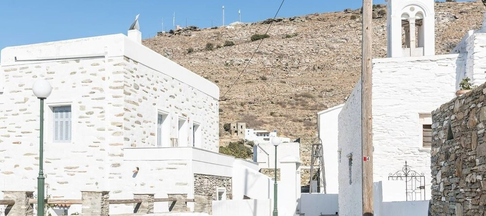 "Memory" Apt in Stone Tower 1690 • Andros Island, 安德罗斯岛 — 照片 1