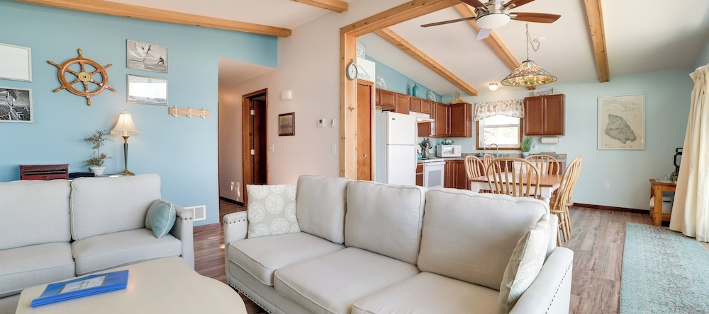 St. Ignace Cottage w/ Deck & Beach on Lake Huron!, 常青海岸 — 照片 1