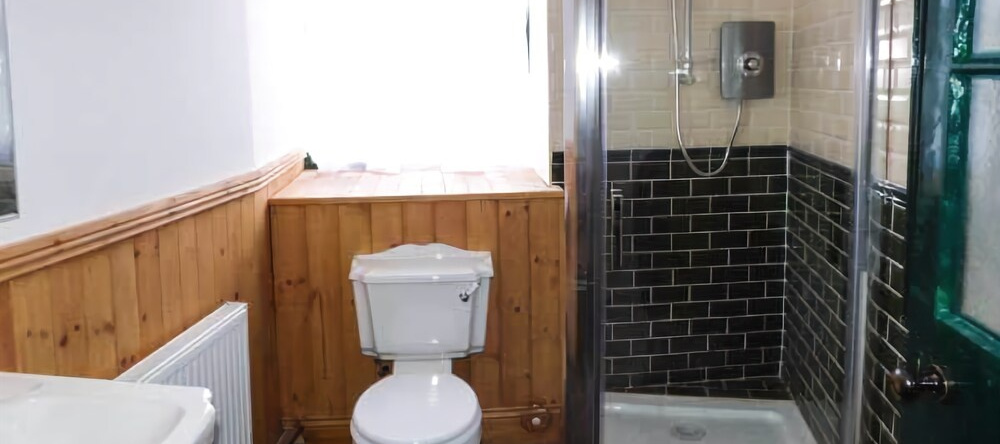 The Clocking In House, High Peak — photo 1