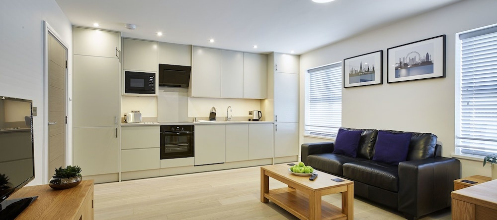 Imperial Court Apartments by ESA, Maidenhead — photo 1