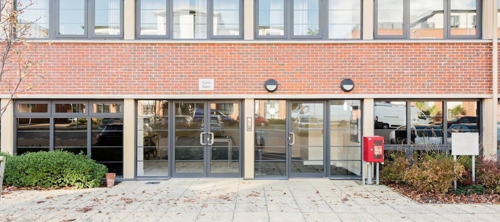 Quality 2 Bedroom Apartment, Фарнборо — фото 1