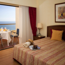 Yellow Praia Monte Gordo, 蒙特戈尔杜 — 照片 3