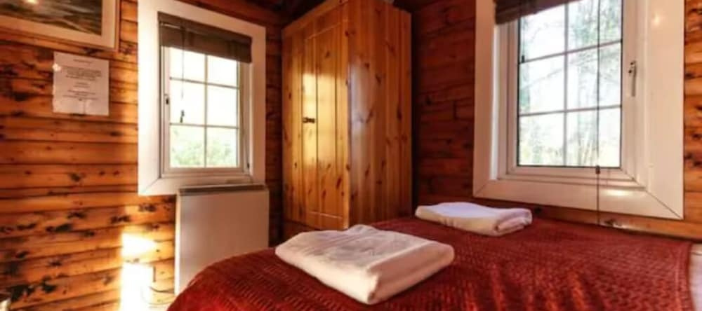 Cozy Mountain 2 Bed Log Cabin, Бронабер — фото 1