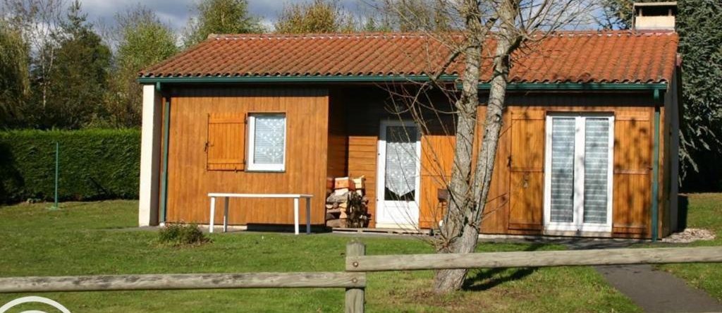 Chalet Avec Cheminee Et Animaux Acceptes a Usson-En-Forez - Fr-1-496-162, 于松昂福雷 — 照片 1