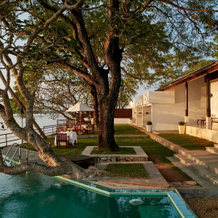 EKHO Lake House - From Colonial Bungalow to Royal Retreat, 波隆纳鲁沃 — 照片 2