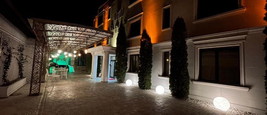 Hotel Rais, Тыргу-Жиу — фото 1