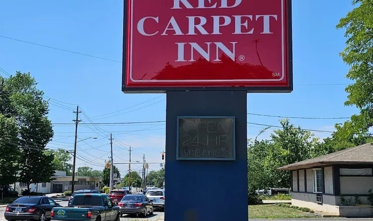 Red Carpet Inn, Cleveland — photo 1