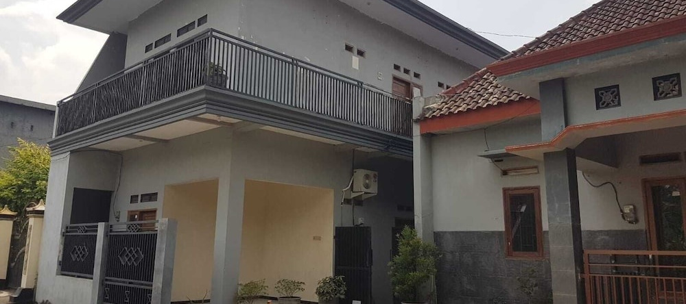 Selaraskost Syariah Jombang, 宗班 — 照片 1