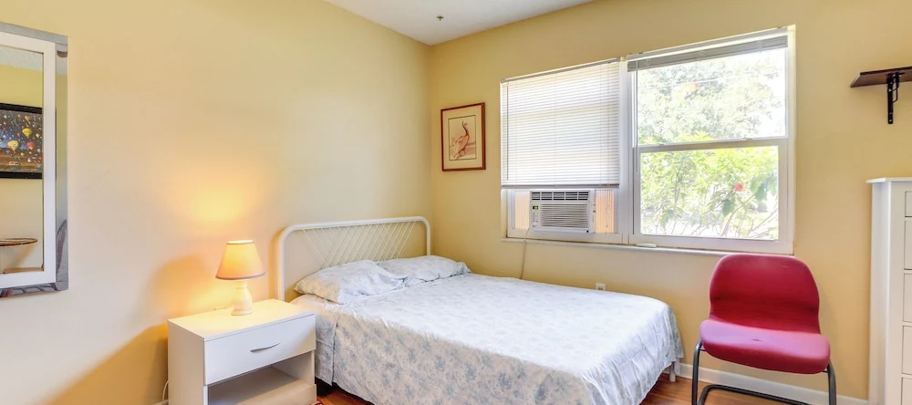 7 Mi to Beach: Pinellas Park Studio w/ Patio, Pinellas Park — photo 1