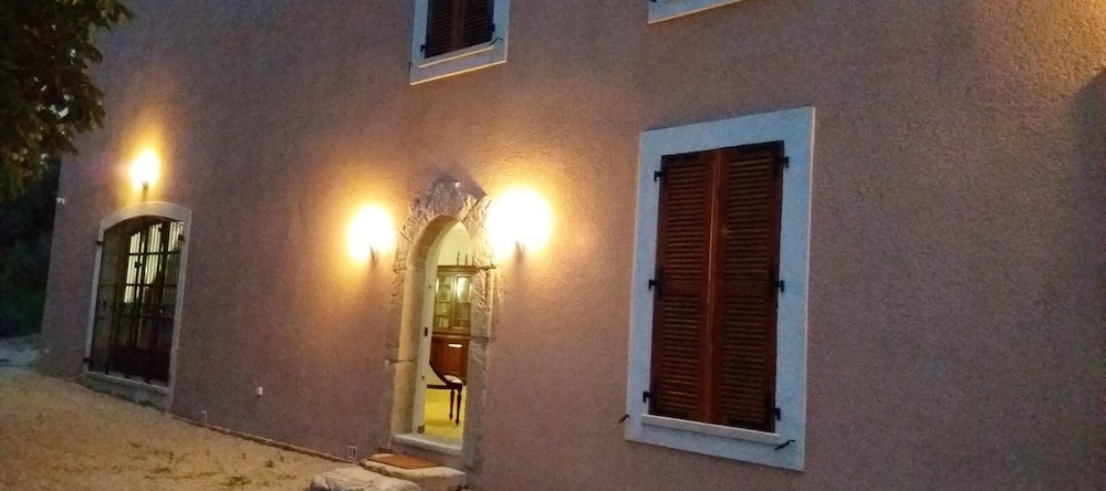 House With 3 Bedrooms in Tourtour, With Wonderful Mountain View and Fu, 图尔图尔 — 照片 1