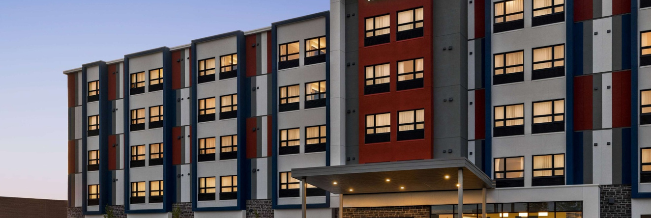 Microtel Inn & Suites Montreal Airport - Dorval QC, 多瓦尔 — 照片 1