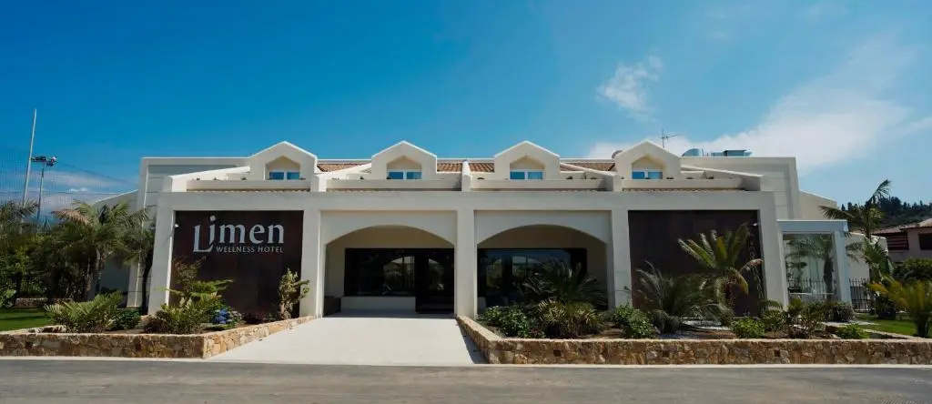 Limen Wellness Hotel, 坎波费利切迪罗切拉 — 照片 1