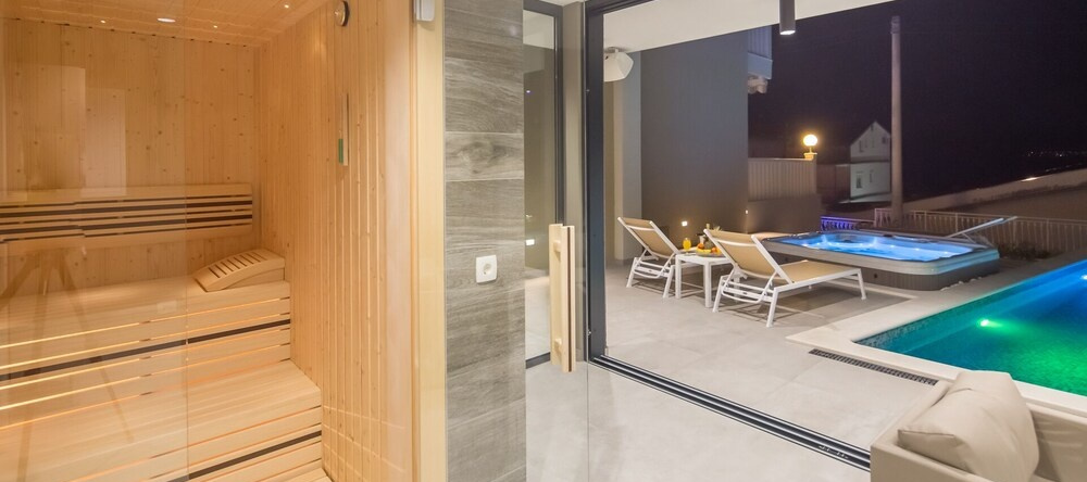 Luxury Villa Lovric Private Heated Pool, 杜切 — 照片 1